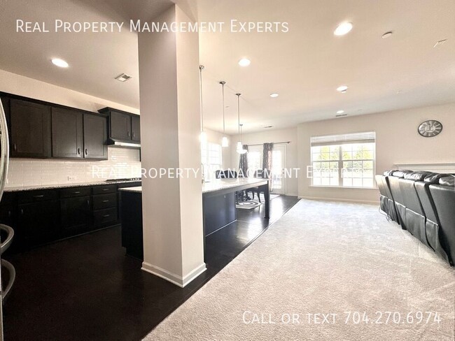 Foto del edificio - **MOVE IN SPECIAL!**Spacious 5BR/3.5BA Fur...