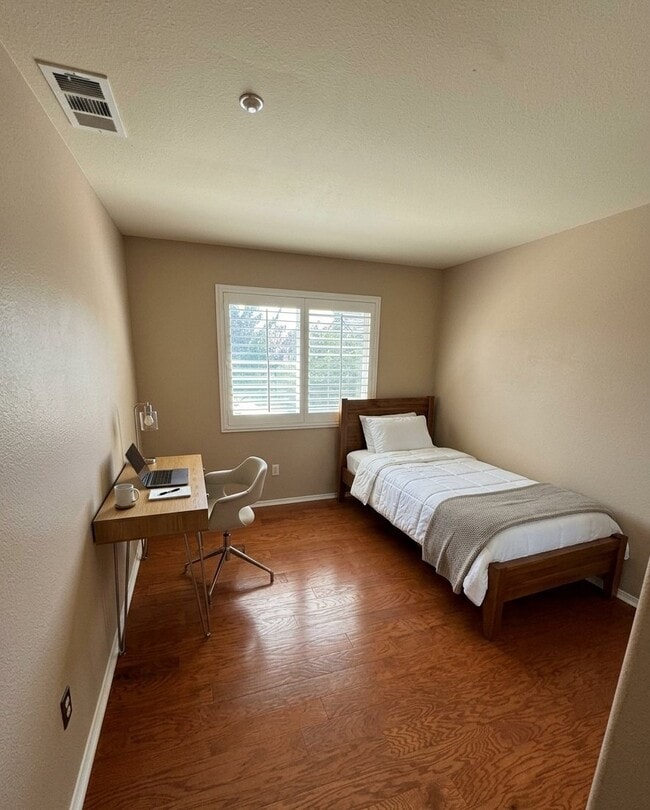 Building Photo - 3047 Watermount St