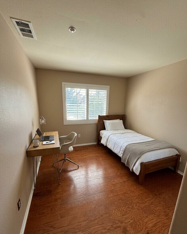 Foto del edificio - 3047 Watermount St