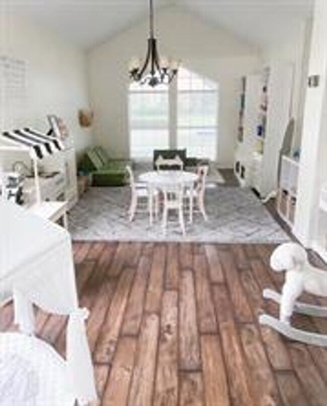 Foto del edificio - Beautifully Updated 3 Bedroom plus Study i...