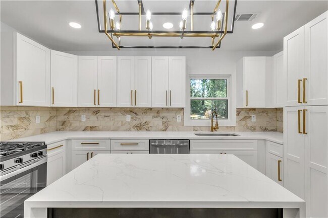 Building Photo - 2358 Tilson Rd