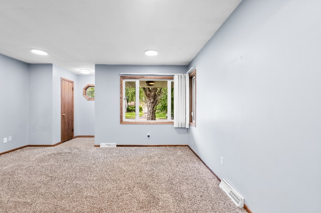 Building Photo - 4442 Vera Cruz Ave N