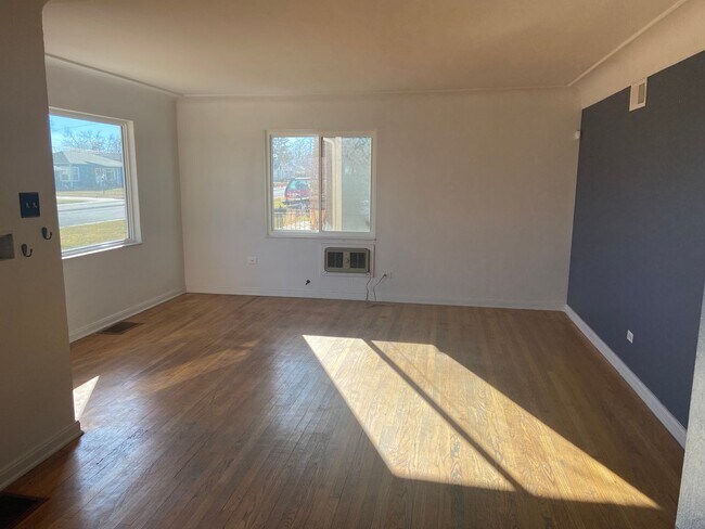 Building Photo - Beautiful 2 bedroom home in Chaffee Park with Huge Studio