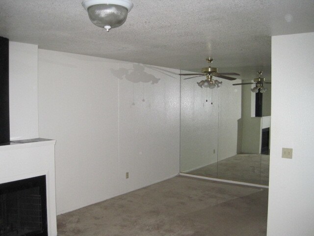 Foto del edificio - 1340 N Recker Rd