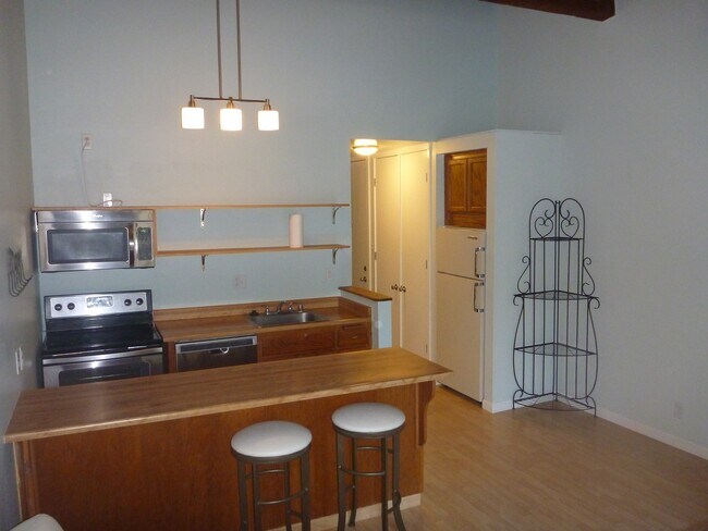 Building Photo - Adorable 1 bedroom!
