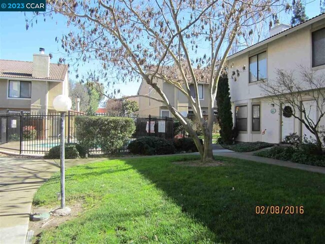 Building Photo - 327 Pantano Cir