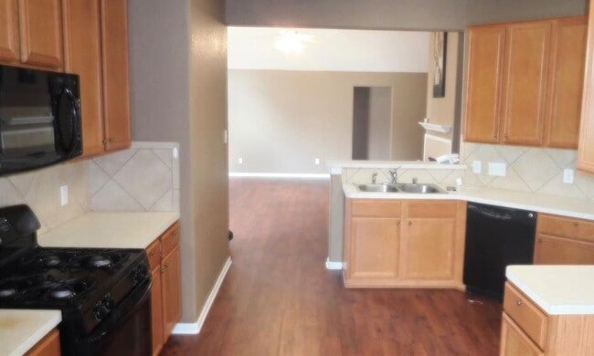 Building Photo - 5011 Forest Hurst Glen