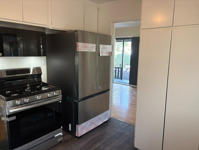 Building Photo - 616 Manzanita Ave