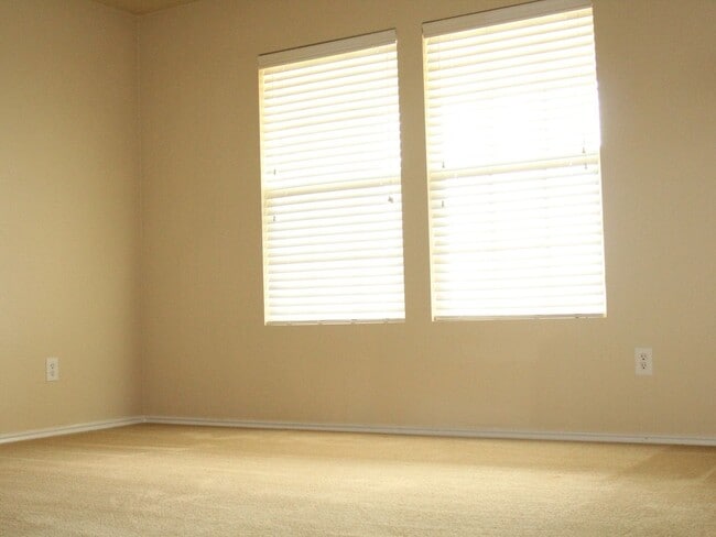 Building Photo - 12800 Cedar Hollow Dr