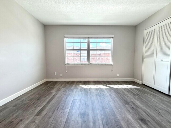 Foto del edificio - 413 N Cypress Dr