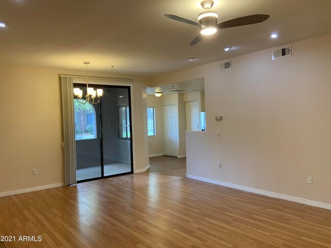 Foto del edificio - 15252 N 100th St