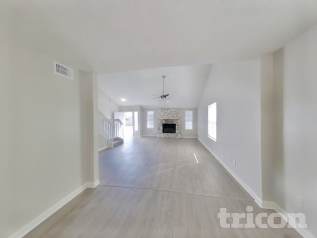 Building Photo - 10868 Trestle Ct