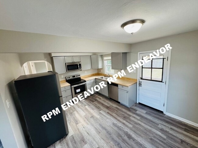 Building Photo - 2Bed/1Bath Available NOW!