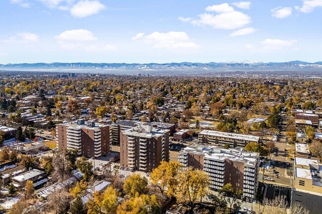 Building Photo - ReNew University Row