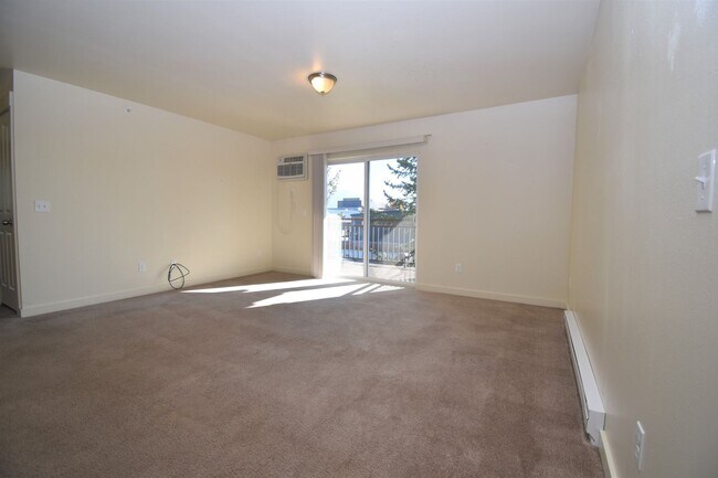 Foto del edificio - Beautiful 2BR/1Bath Unit.  Centrally Located.  Washer/Dryer in unit!