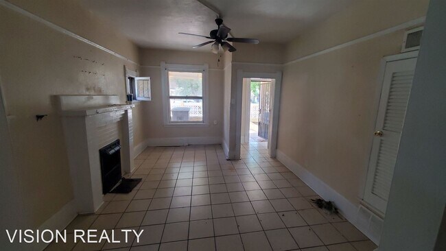 Building Photo - 605 Nino Aguilera St