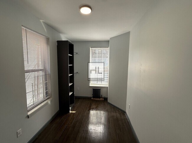 Foto del edificio - Brighton Beach 3BR | 30 Seconds to B/Q Train + Beach Access | Renovated Apartment