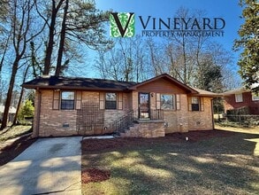 Building Photo - 50 Peachtree Cir SE