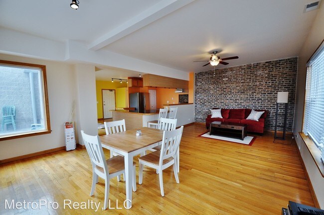 Building Photo - 3 br, 2 bath House - 900 E. 62nd St #3E
