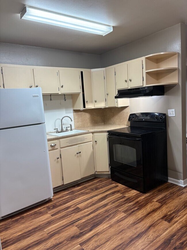 Building Photo - Duplex near Levy Park