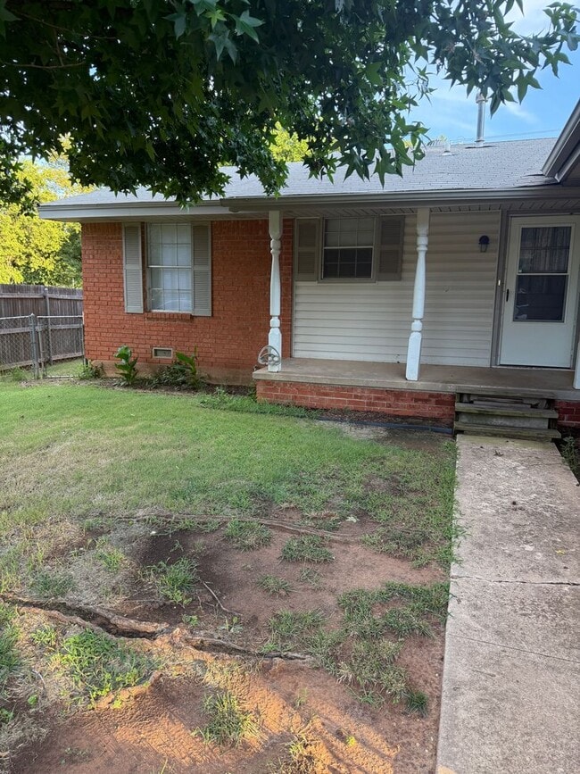 Building Photo - For Rent - Charming 3 bedroom home in Yukon!