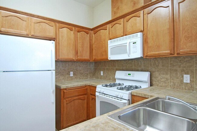 Building Photo - 702 Jasmine Parke Dr