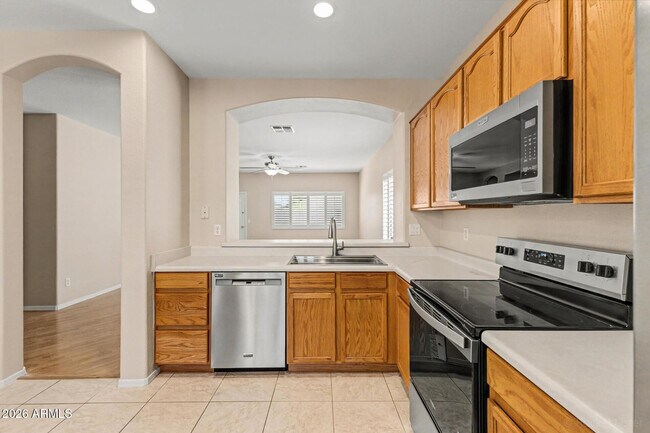 Building Photo - 8373 W Mary Ann Dr