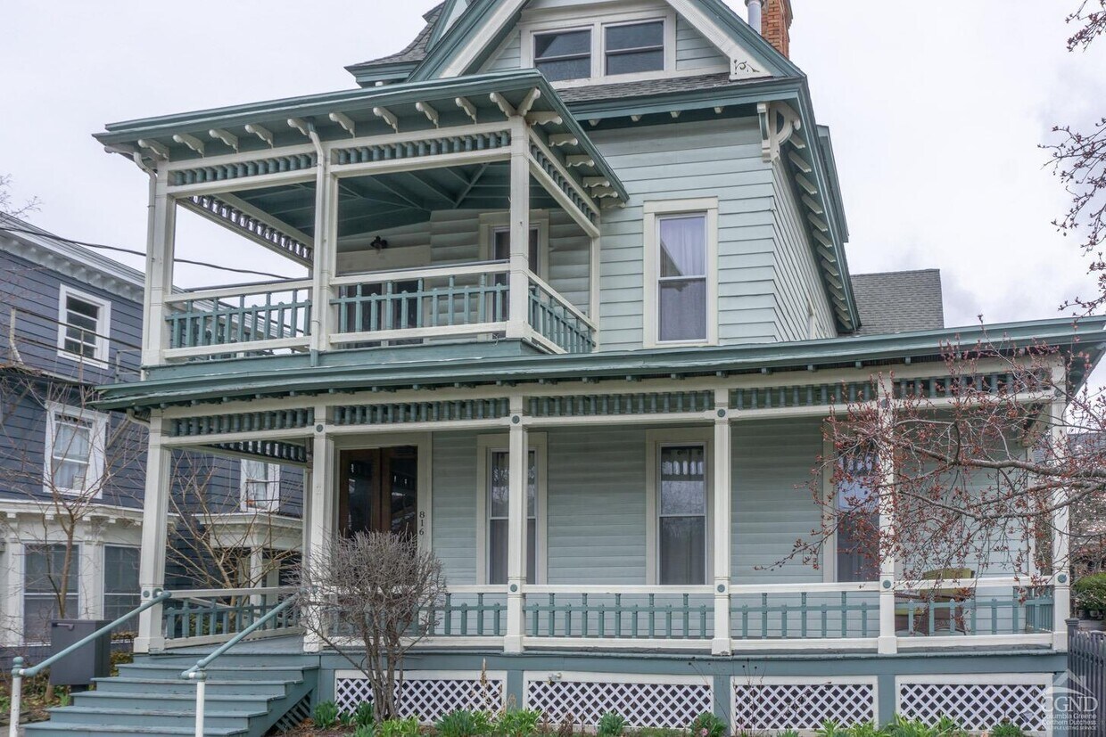 Foto principal - 816 Warren St