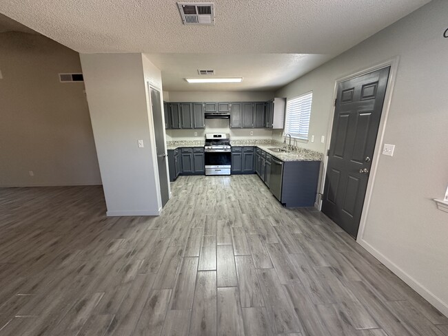 Building Photo - 4652 Loma Linda Cir