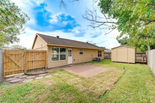 Building Photo - 328 Meadow Wood Ct