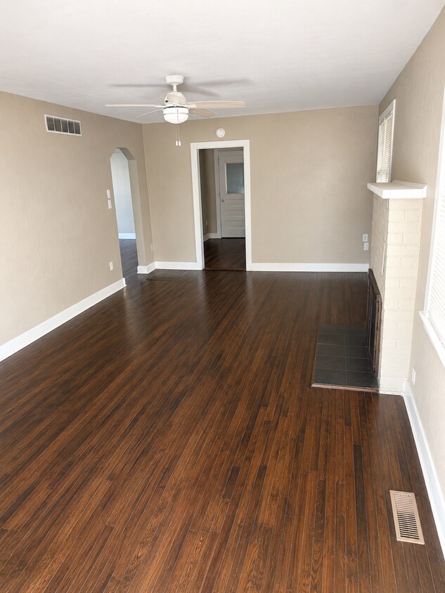 Foto del edificio - 1120 N Cedar St