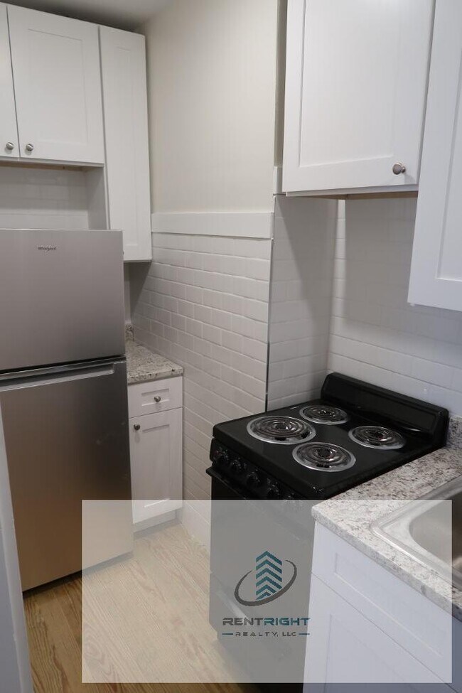 Building Photo - 4825 N Talman Ave