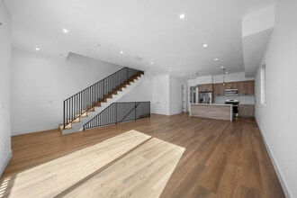 Building Photo - 10845-10842 Morrison St