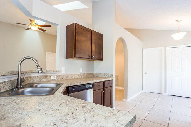 Foto del edificio - 142 Woodbury Pines Cir
