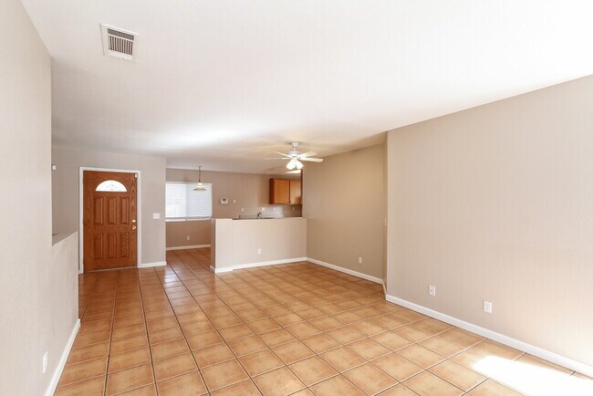 Foto del edificio - 2409 Grand Prize Ave