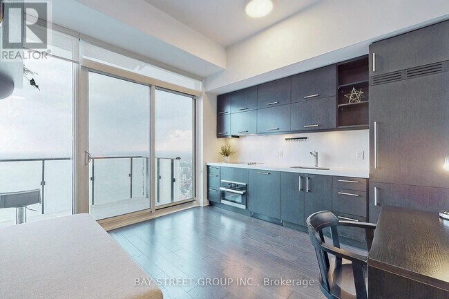 Photo du bâtiment - 1080 Bay St.