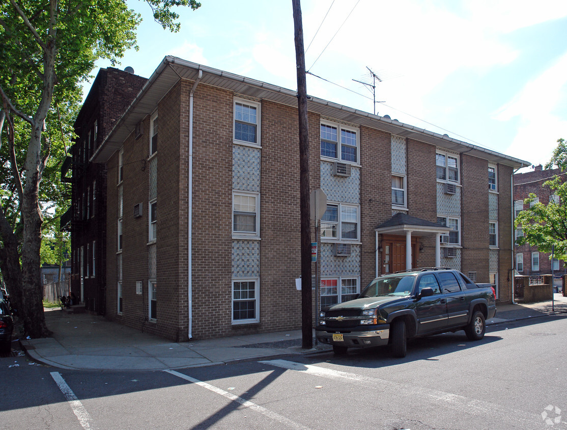 Primary Photo - 115 Pulaski St