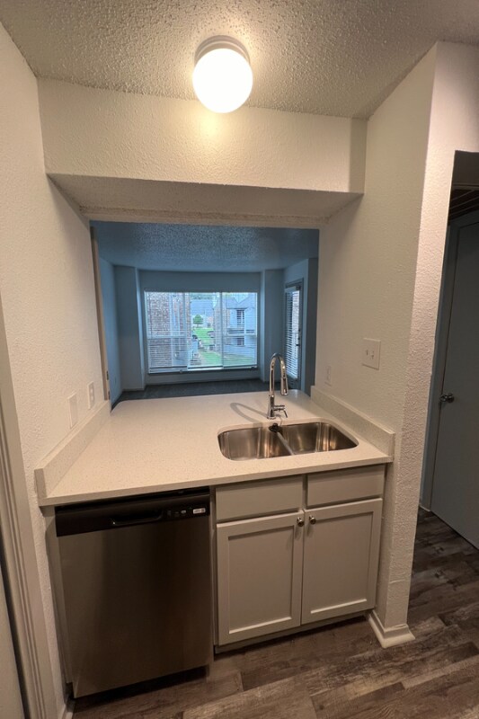 Foto del edificio - 9940 Forest Ln