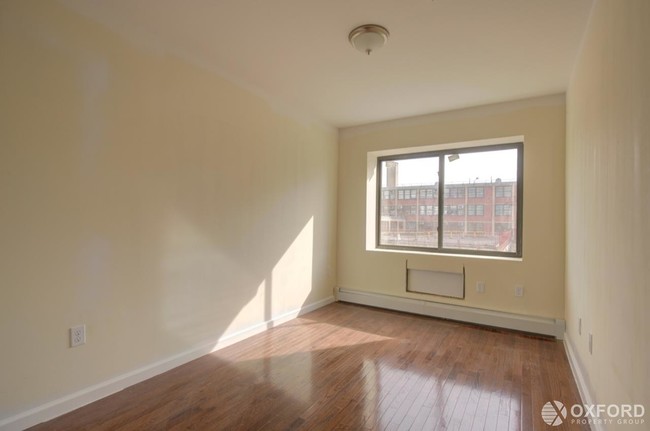 Building Photo - 1081 Tiffany Street