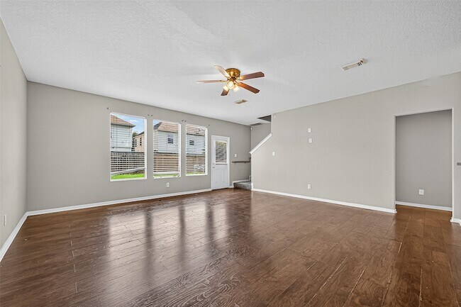 Foto del edificio - 15430 Elm Leaf Pl