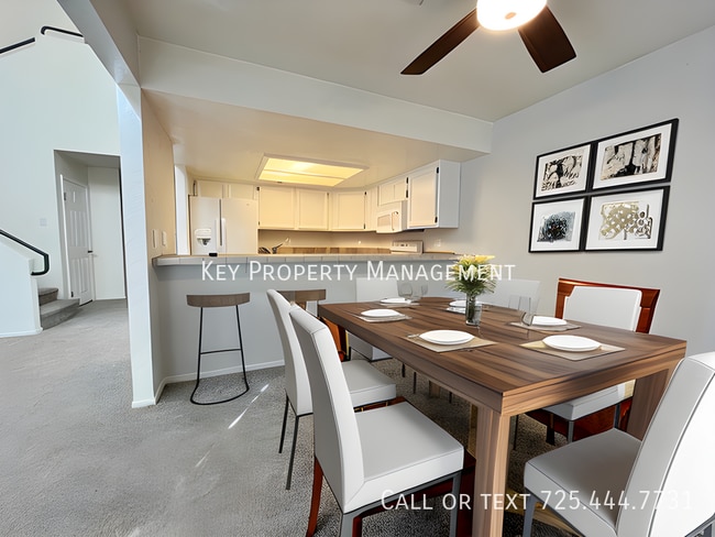 Foto del edificio - SPACIOUS 2 STORY 3 BEDROOM TOWNHOME W/ 2 C...