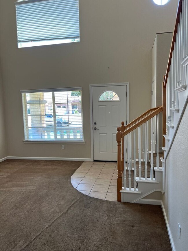 Foto del edificio - Charming Two-Story Home in Gated Senior Co...