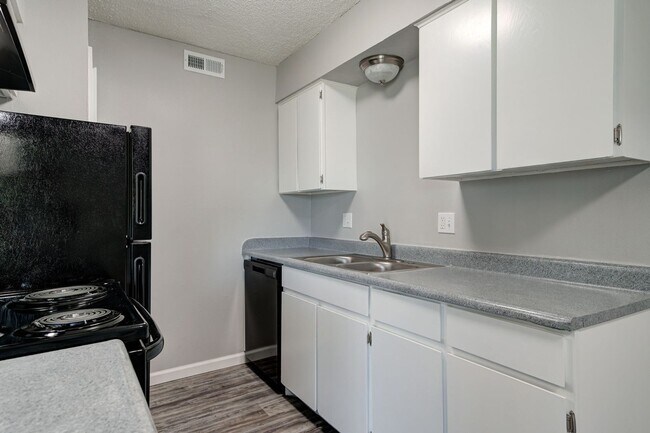 Foto del edificio - 2 Bed 1 Bath Apartment