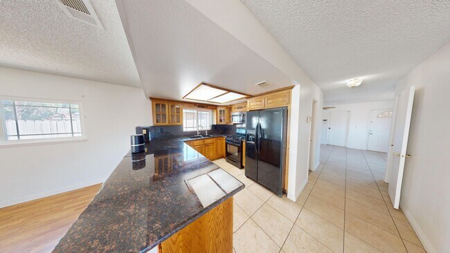 Foto del edificio - Cozy 3B2B located in a convenient area in ...