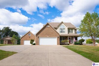 Building Photo - 740 Pine Valley Dr