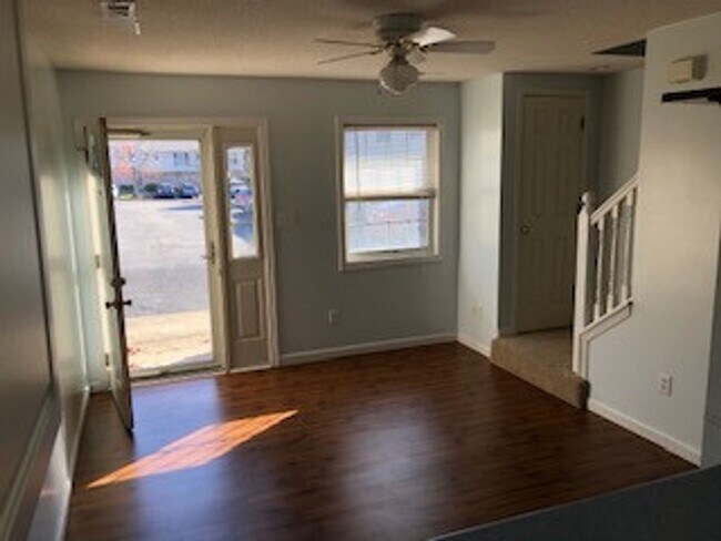 Building Photo - 3354 S Oaklawn Cir