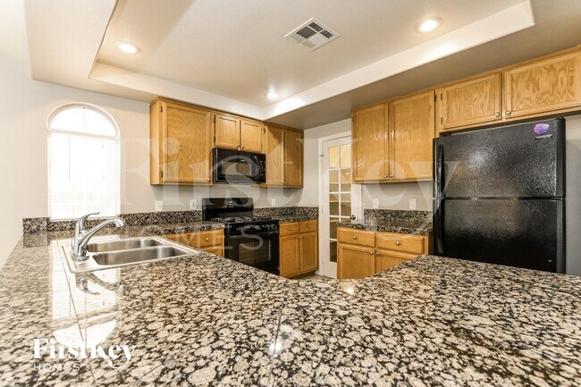 Foto del edificio - 8333 Hollow Wharf Dr
