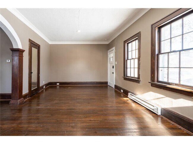 Foto del edificio - 1917 N Newton Ave