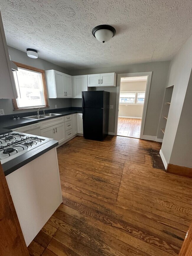 507 Dewey Ave Unit 507 Dewey Ave. (Front), Goshen, IN 46526 Room for