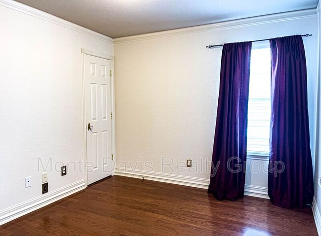 Building Photo - 601 Cherry Creek Dr